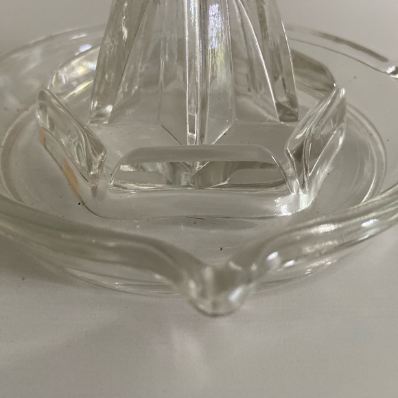 Vintage Glass Citrus Juicer Reamer Handle Spout Fresh Lemon squeezer kitchen - Picture 3 of 9